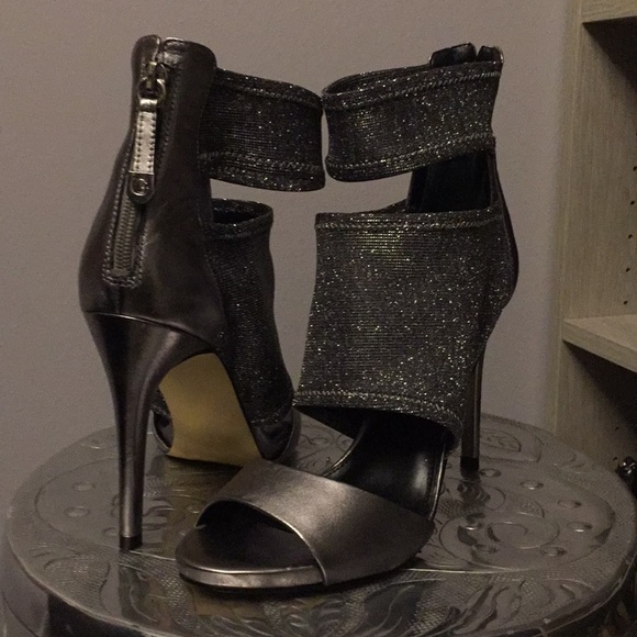 GUESS Heels - Picture 2 of 2